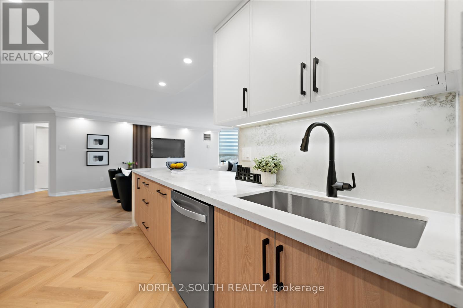 304 - 7 Townsgate Drive, Vaughan, Ontario  L4J 7Z9 - Photo 19 - N12991548