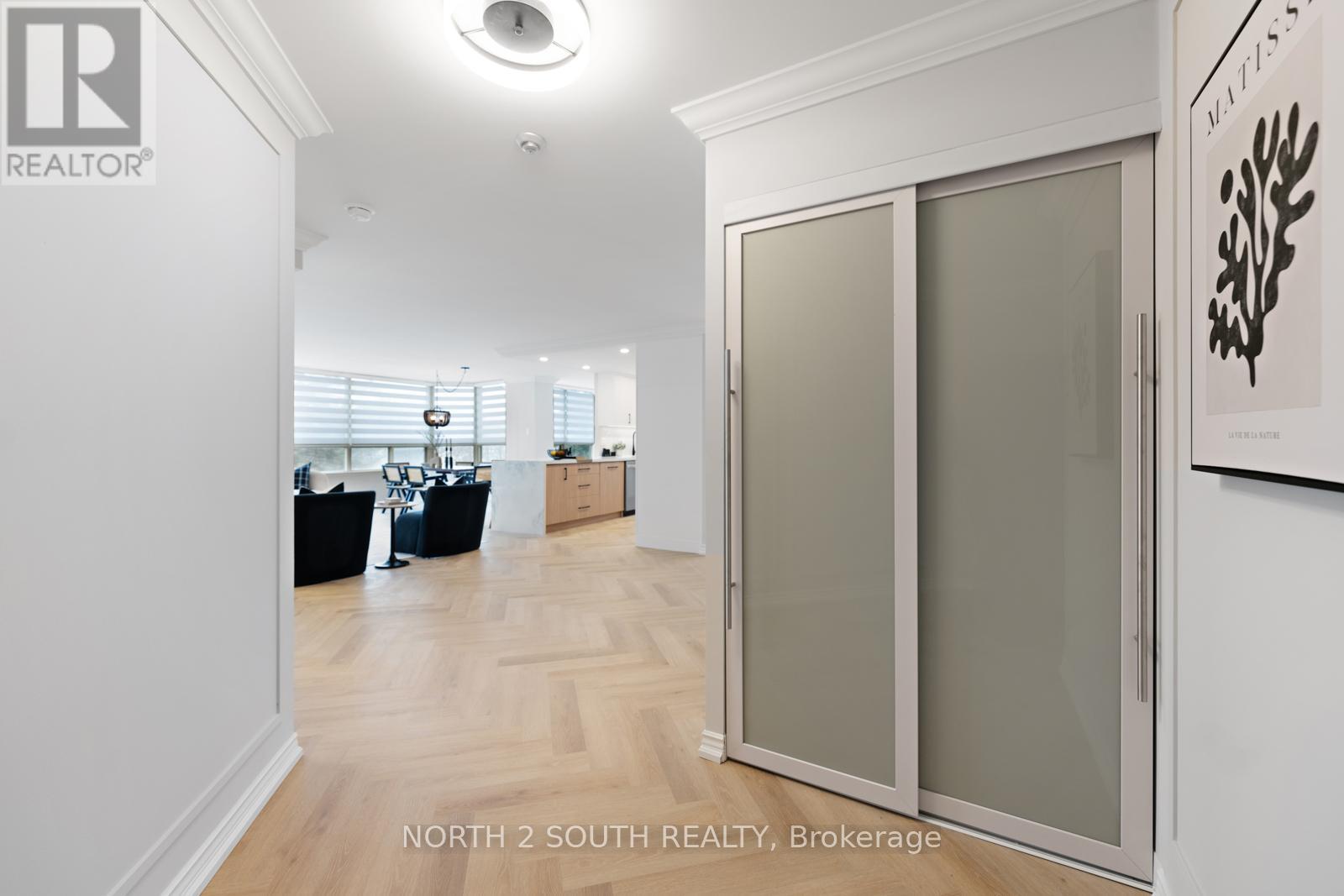 304 - 7 Townsgate Drive, Vaughan, Ontario  L4J 7Z9 - Photo 4 - N12991548