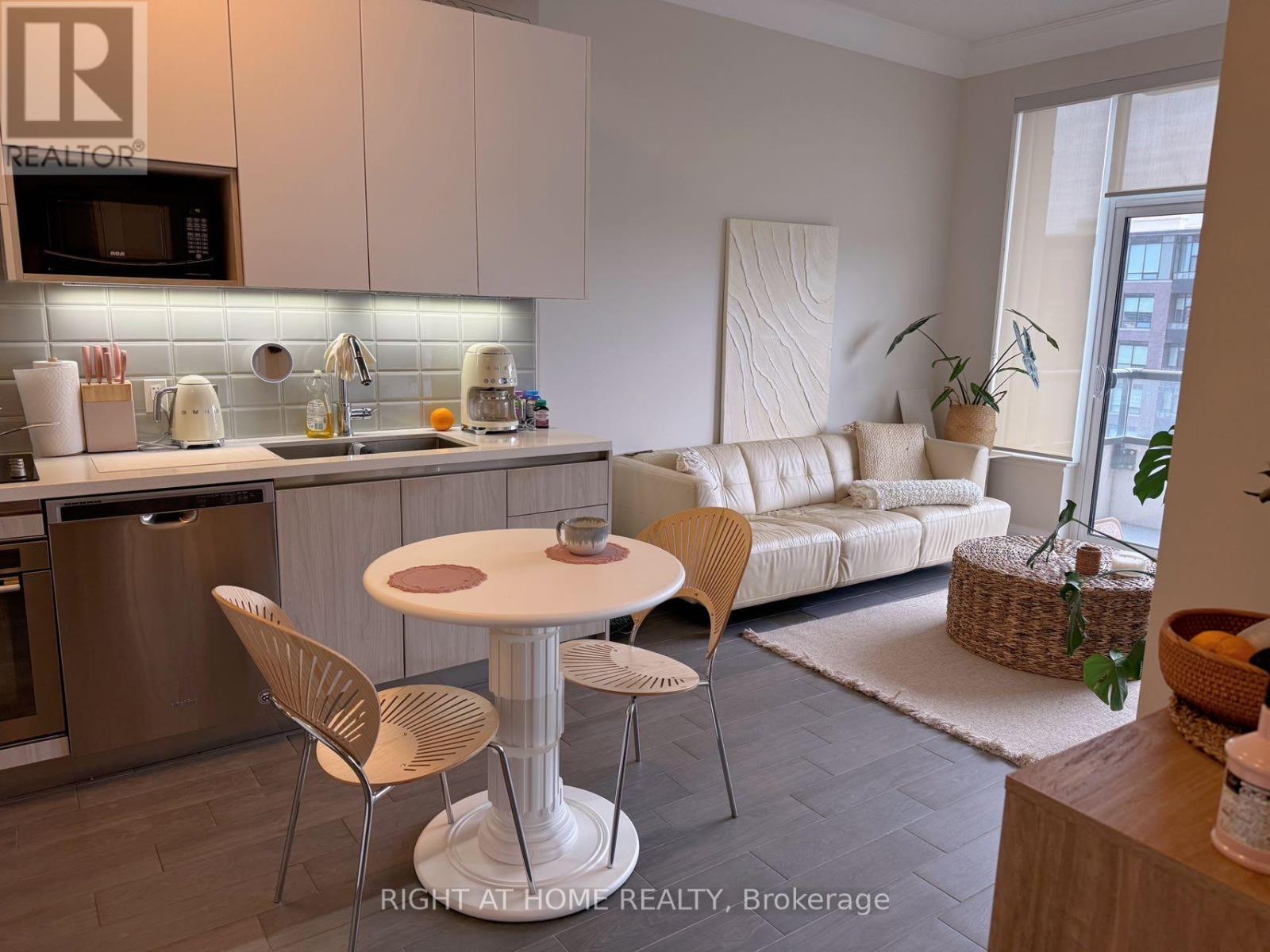 827 - 15 Water Walk Drive, Markham, Ontario  L6G 0G2 - Photo 4 - N12991574