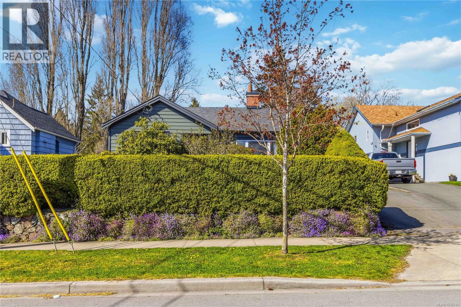 958 Tattersall Dr, Saanich, British Columbia