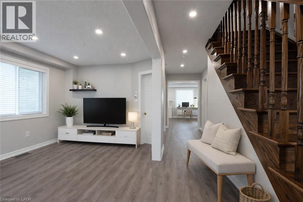 7 Hollinrake Avenue, Brantford, Ontario  N3T 0A6 - Photo 2 - 40820248