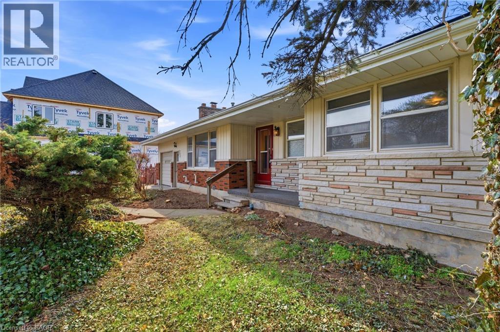 246 Main Street E, Grimsby, Ontario  L3M 1P6 - Photo 2 - 40820244