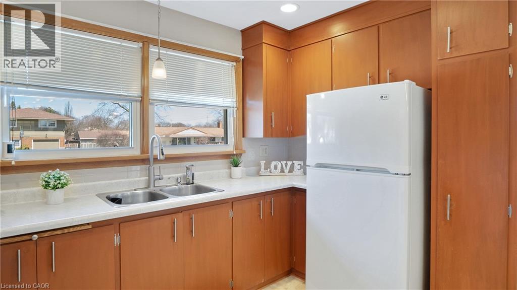 159 Elkington Drive, Kitchener, Ontario  N2B 1S1 - Photo 13 - 40818591