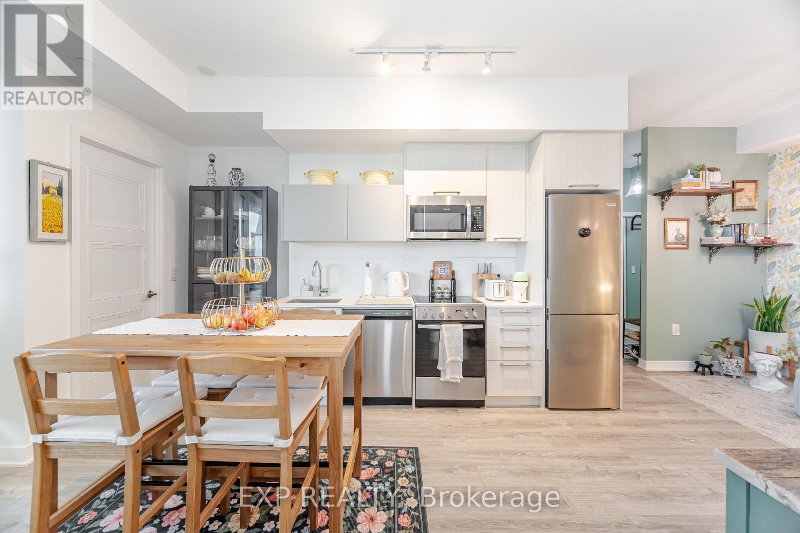 812 - 25 Neighbourhood Lane, Toronto, Ontario  M8Y 0C4 - Photo 11 - W12991542