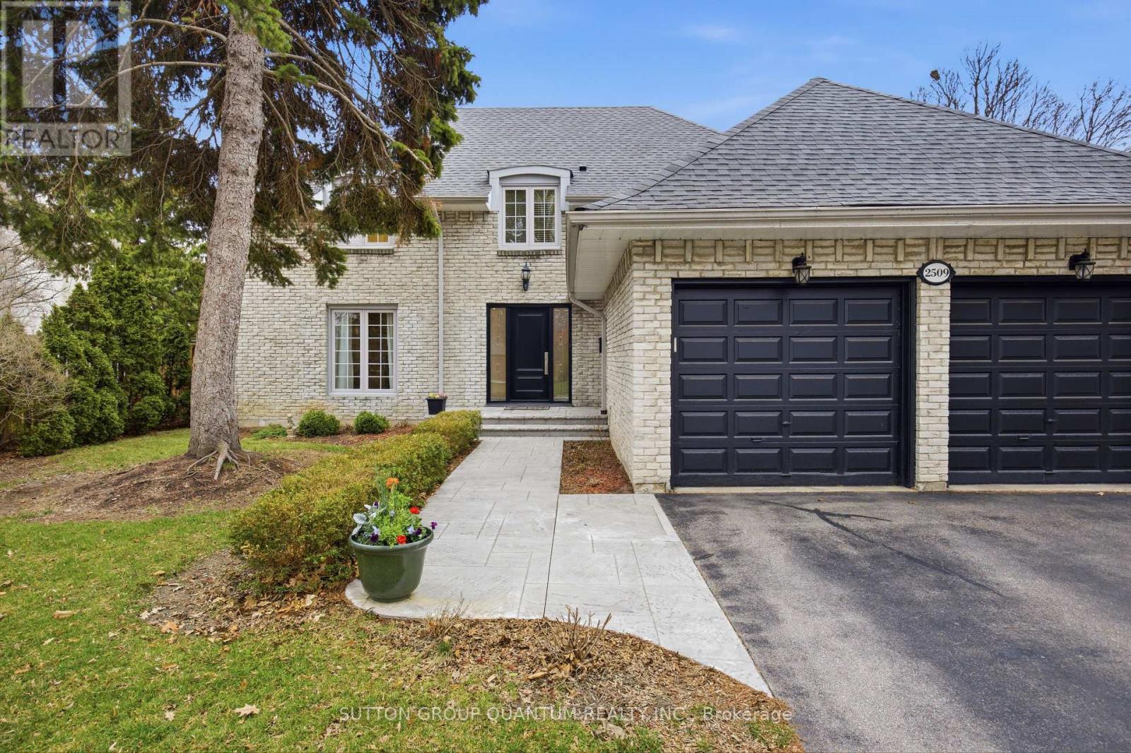 2509 King Forrest Drive, Mississauga, Ontario  L5K 2E5 - Photo 2 - W12991554