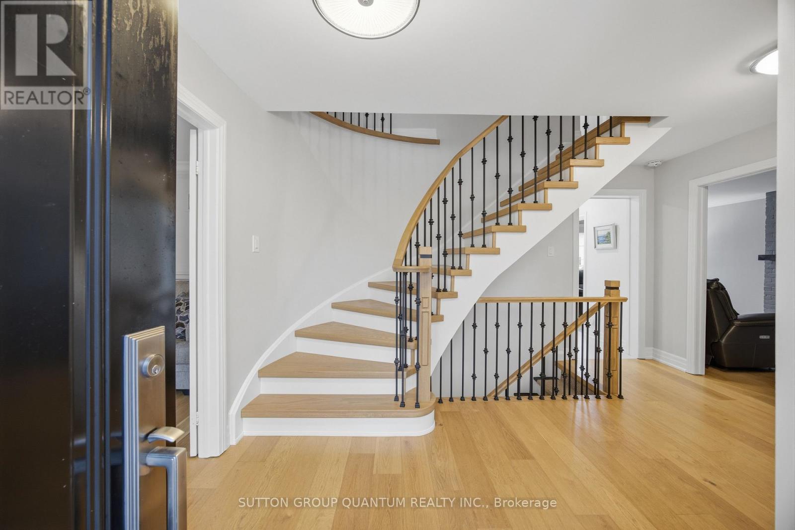 2509 King Forrest Drive, Mississauga, Ontario  L5K 2E5 - Photo 4 - W12991554