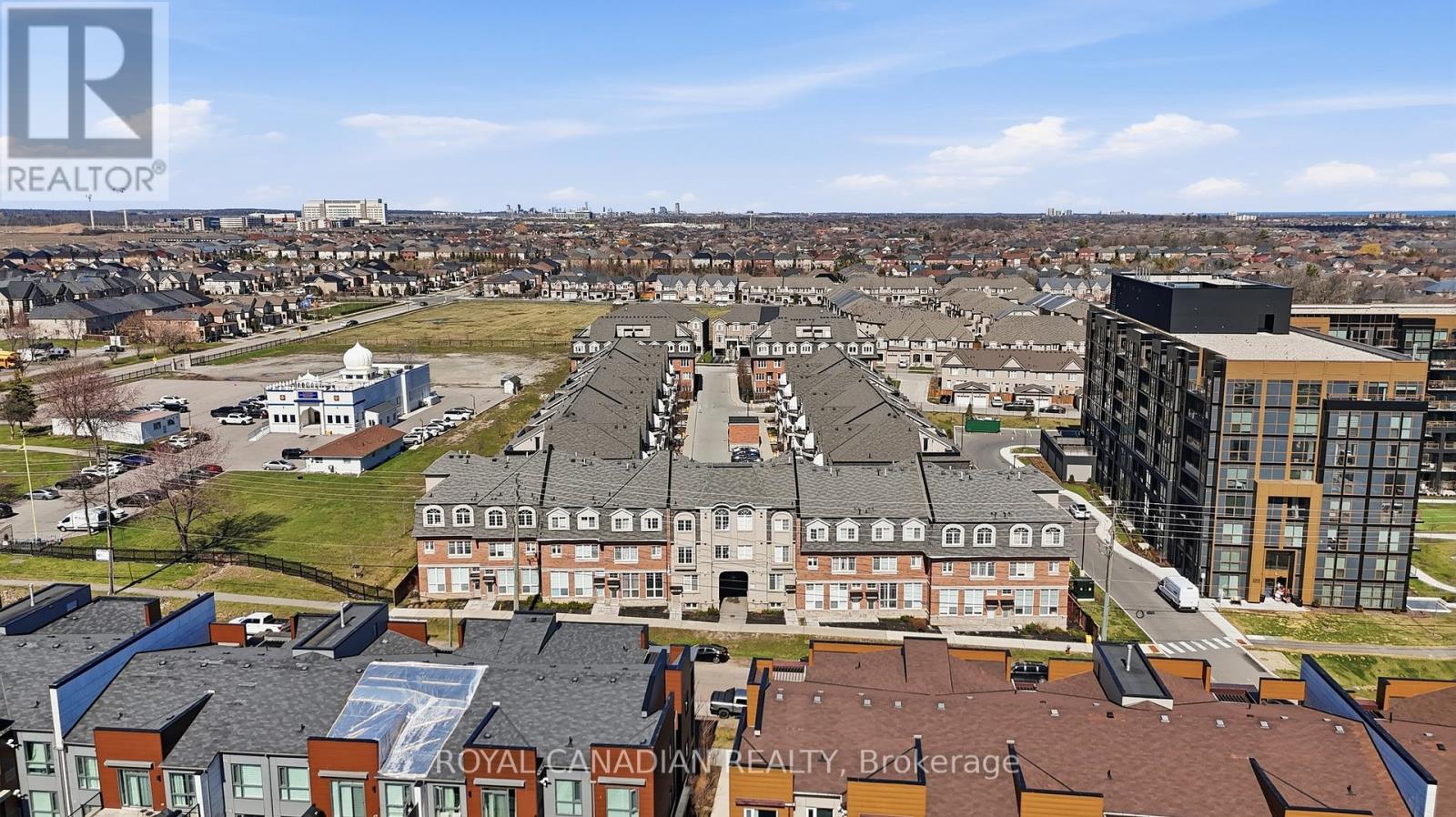 40-02 - 2420 Baronwood Drive, Oakville, Ontario  L6M 0X6 - Photo 2 - W12991562