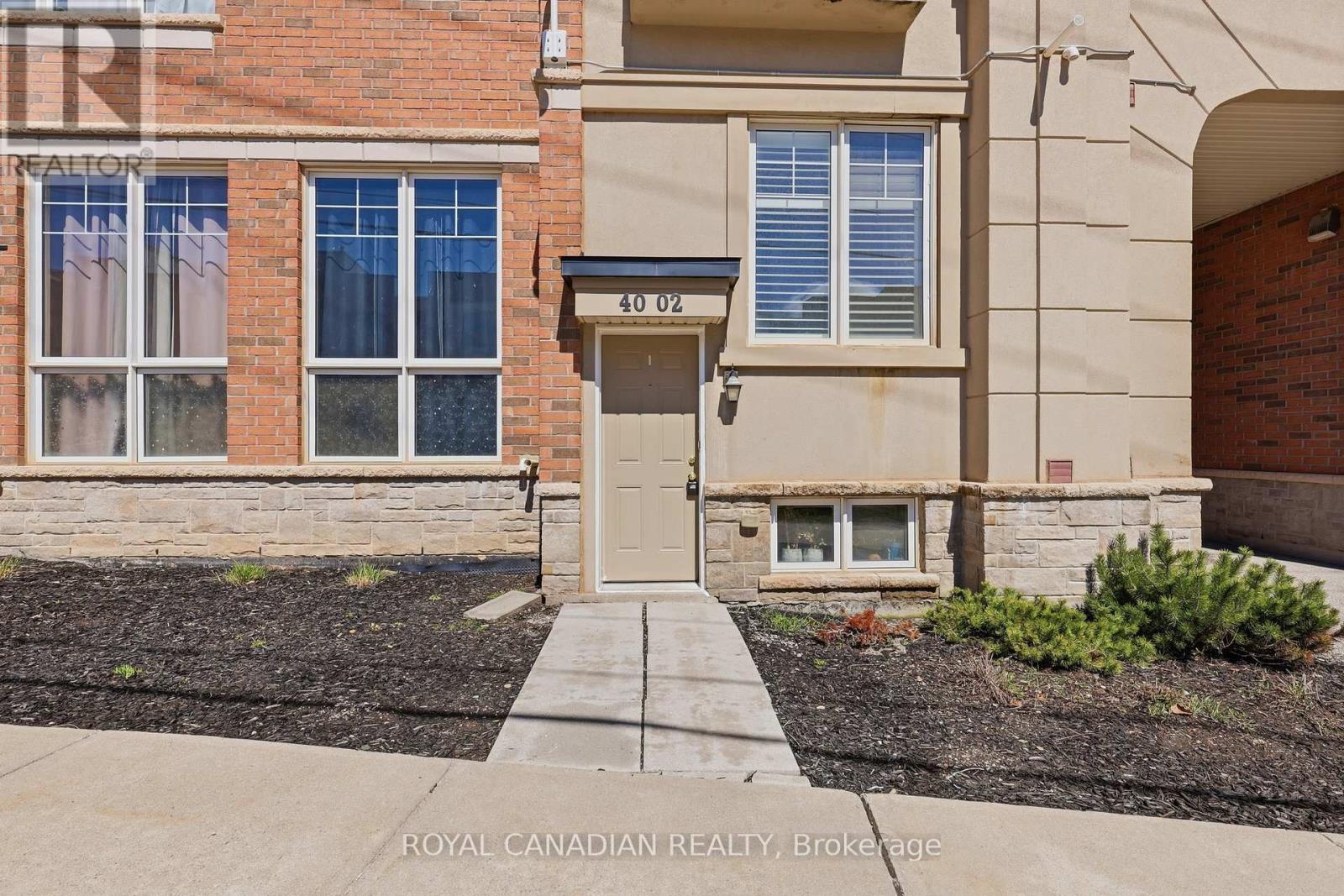 40-02 - 2420 Baronwood Drive, Oakville, Ontario  L6M 0X6 - Photo 3 - W12991562