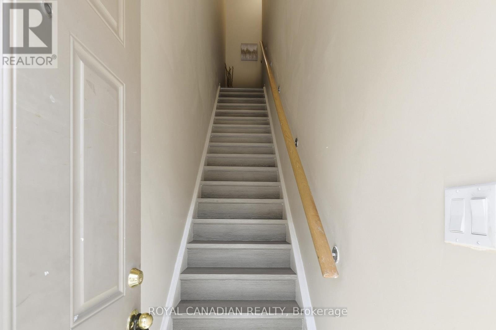 40-02 - 2420 Baronwood Drive, Oakville, Ontario  L6M 0X6 - Photo 4 - W12991562