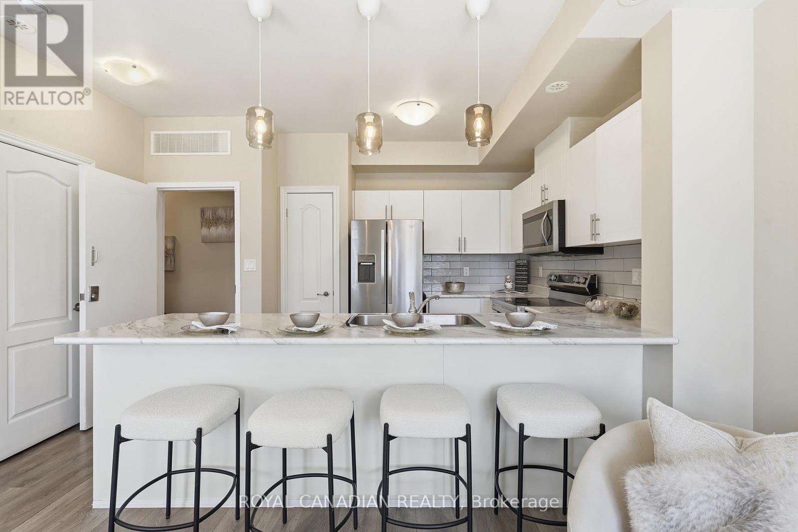 40-02 - 2420 Baronwood Drive, Oakville, Ontario  L6M 0X6 - Photo 7 - W12991562