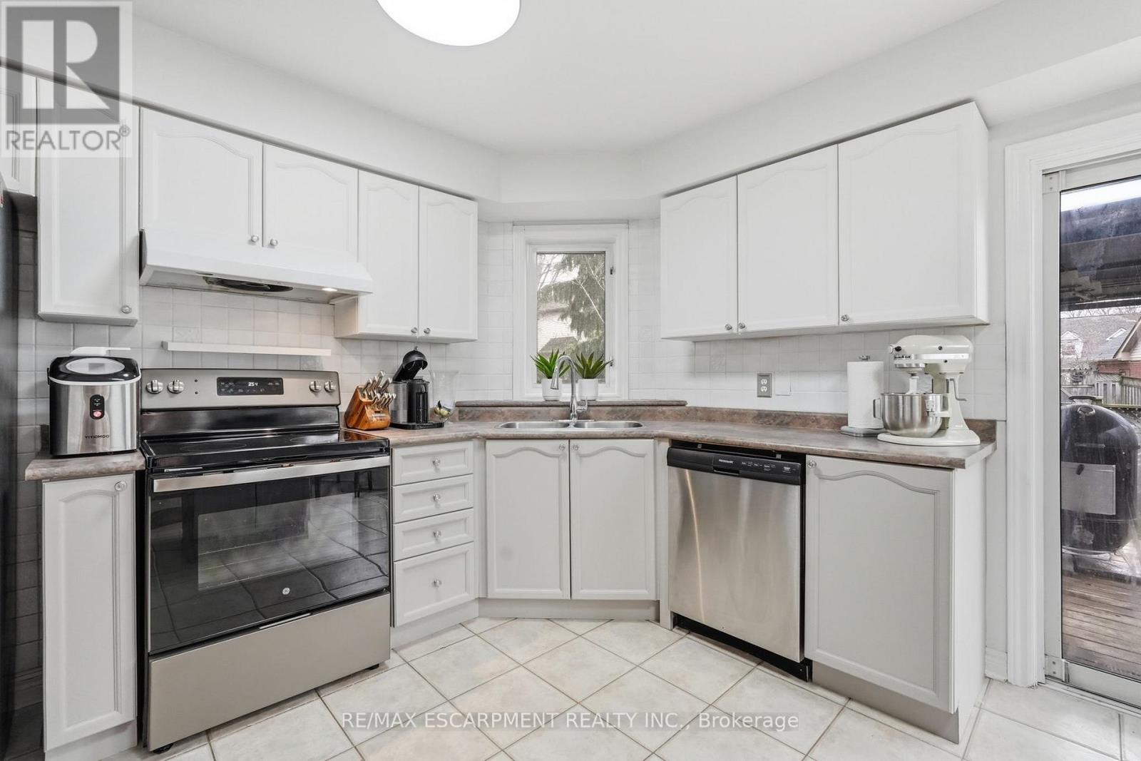 5189 Blue Spruce Avenue, Burlington, Ontario  L7L 6J5 - Photo 13 - W12991568