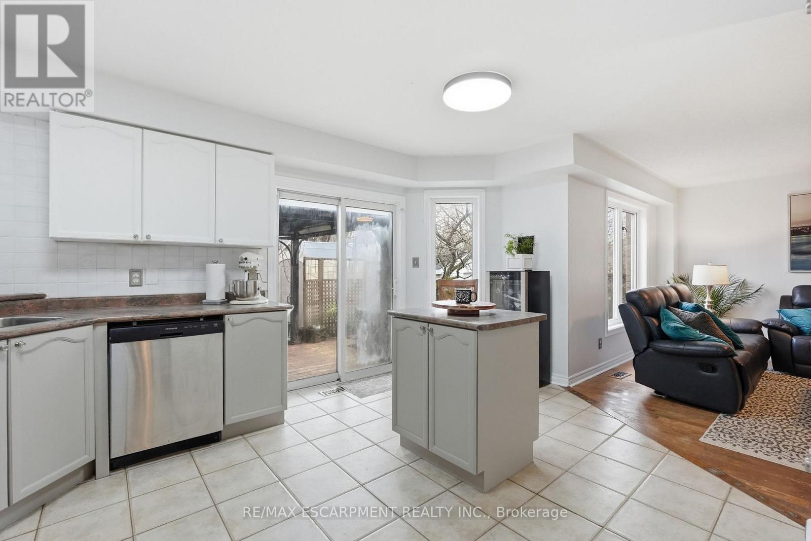 5189 Blue Spruce Avenue, Burlington, Ontario  L7L 6J5 - Photo 14 - W12991568