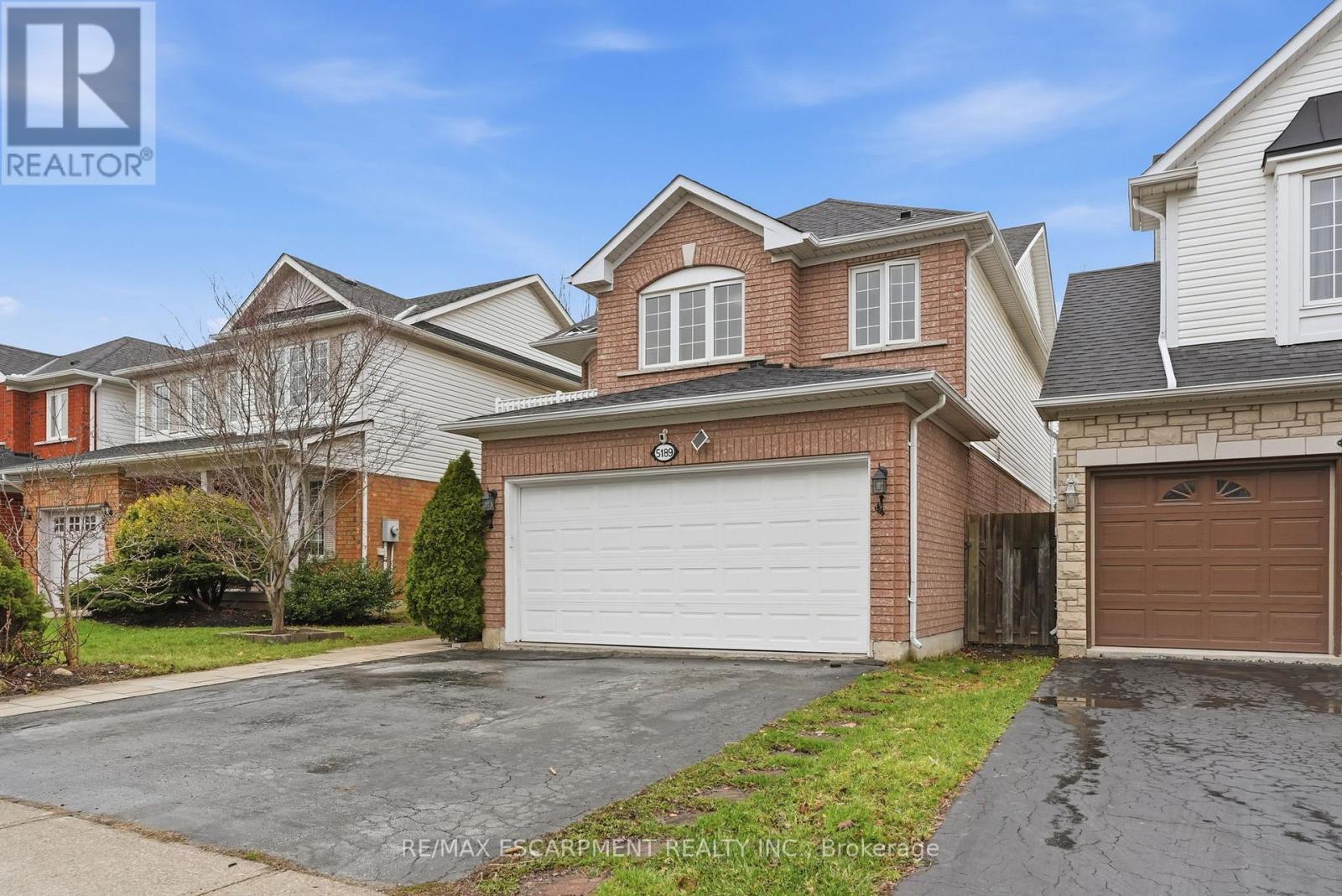 5189 Blue Spruce Avenue, Burlington, Ontario  L7L 6J5 - Photo 2 - W12991568