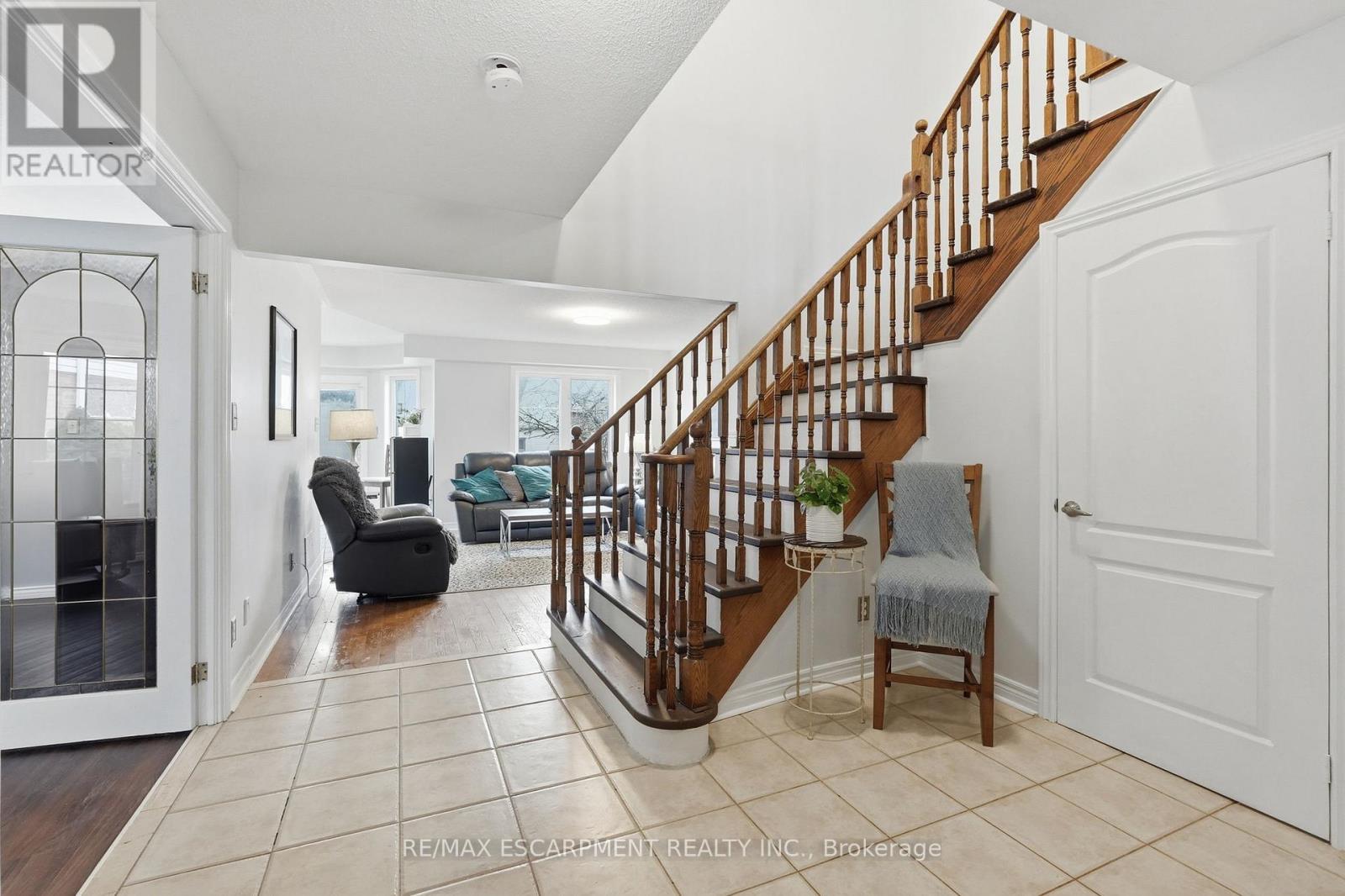 5189 Blue Spruce Avenue, Burlington, Ontario  L7L 6J5 - Photo 6 - W12991568