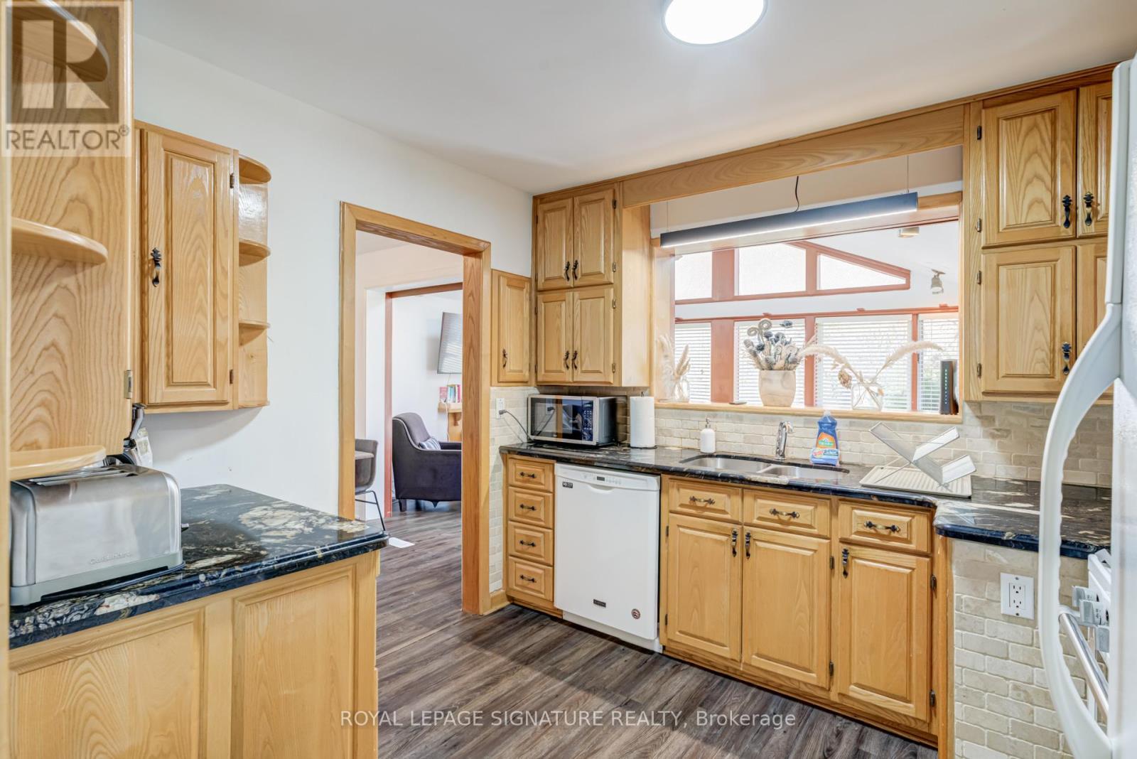 411 Maplehurst Avenue, Oakville, Ontario  L6L 4Y3 - Photo 11 - W12991588