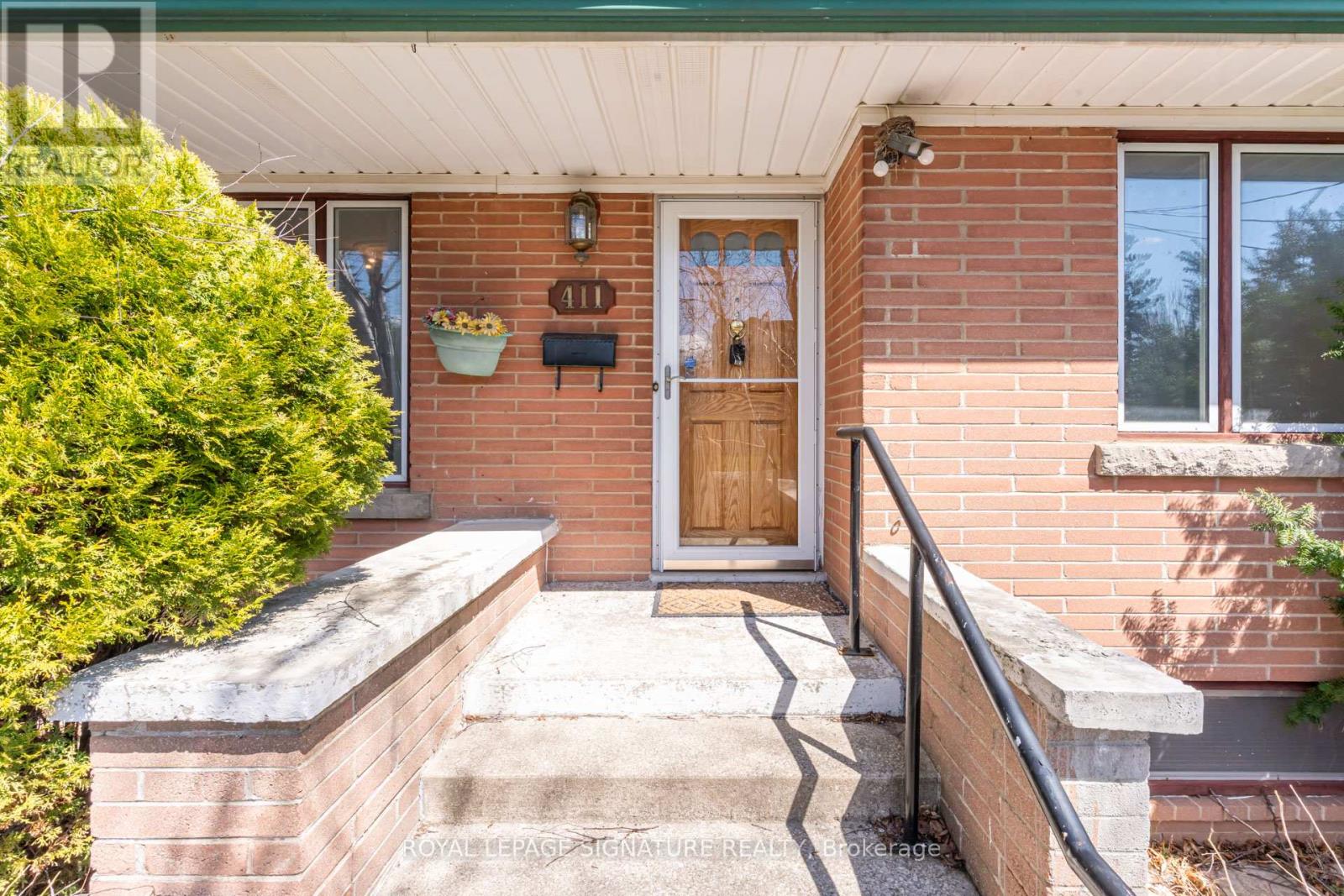 411 Maplehurst Avenue, Oakville, Ontario  L6L 4Y3 - Photo 2 - W12991588