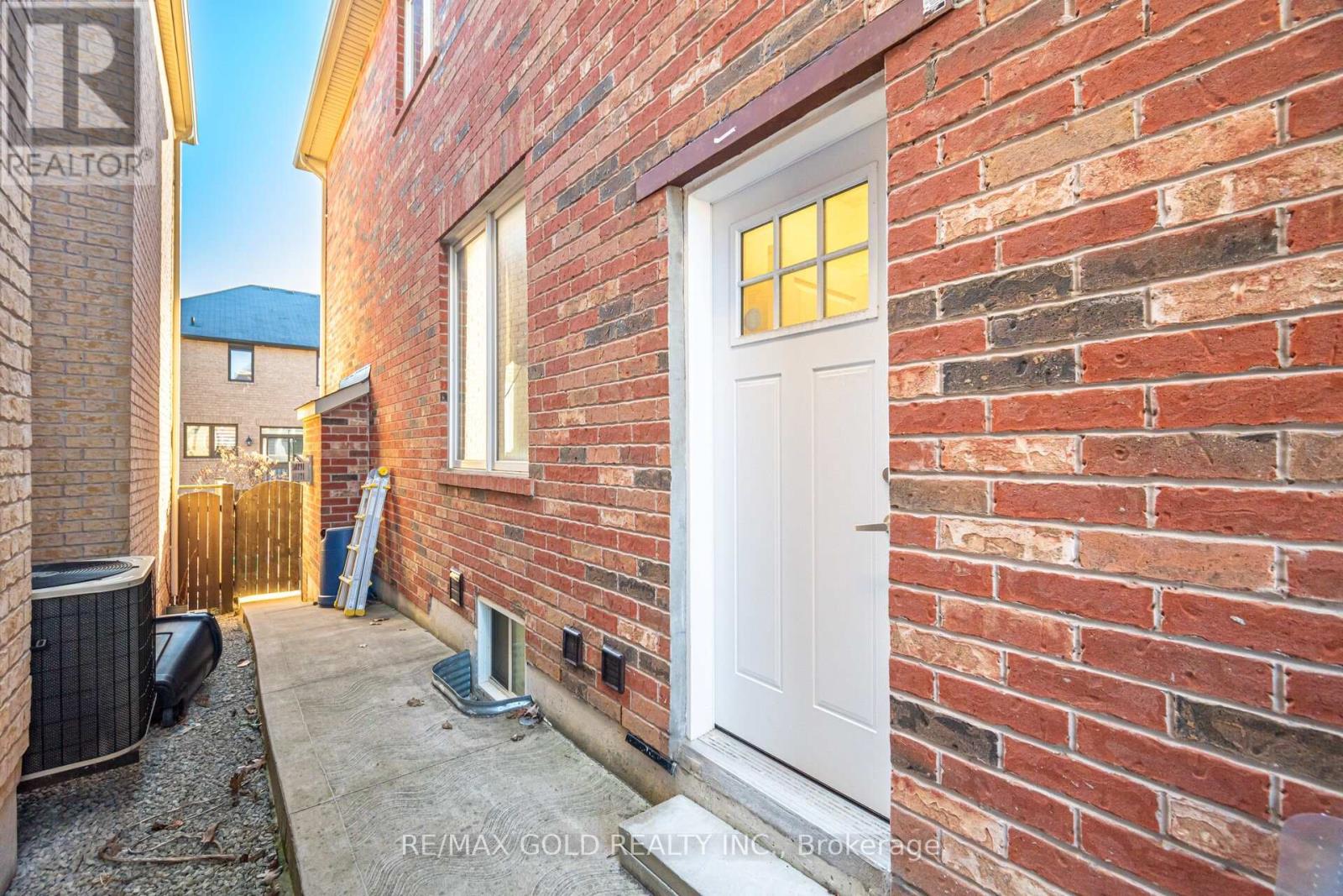 20 Peppermint Close, Brampton, Ontario L6P 3C7 - Photo 28 - W12991590