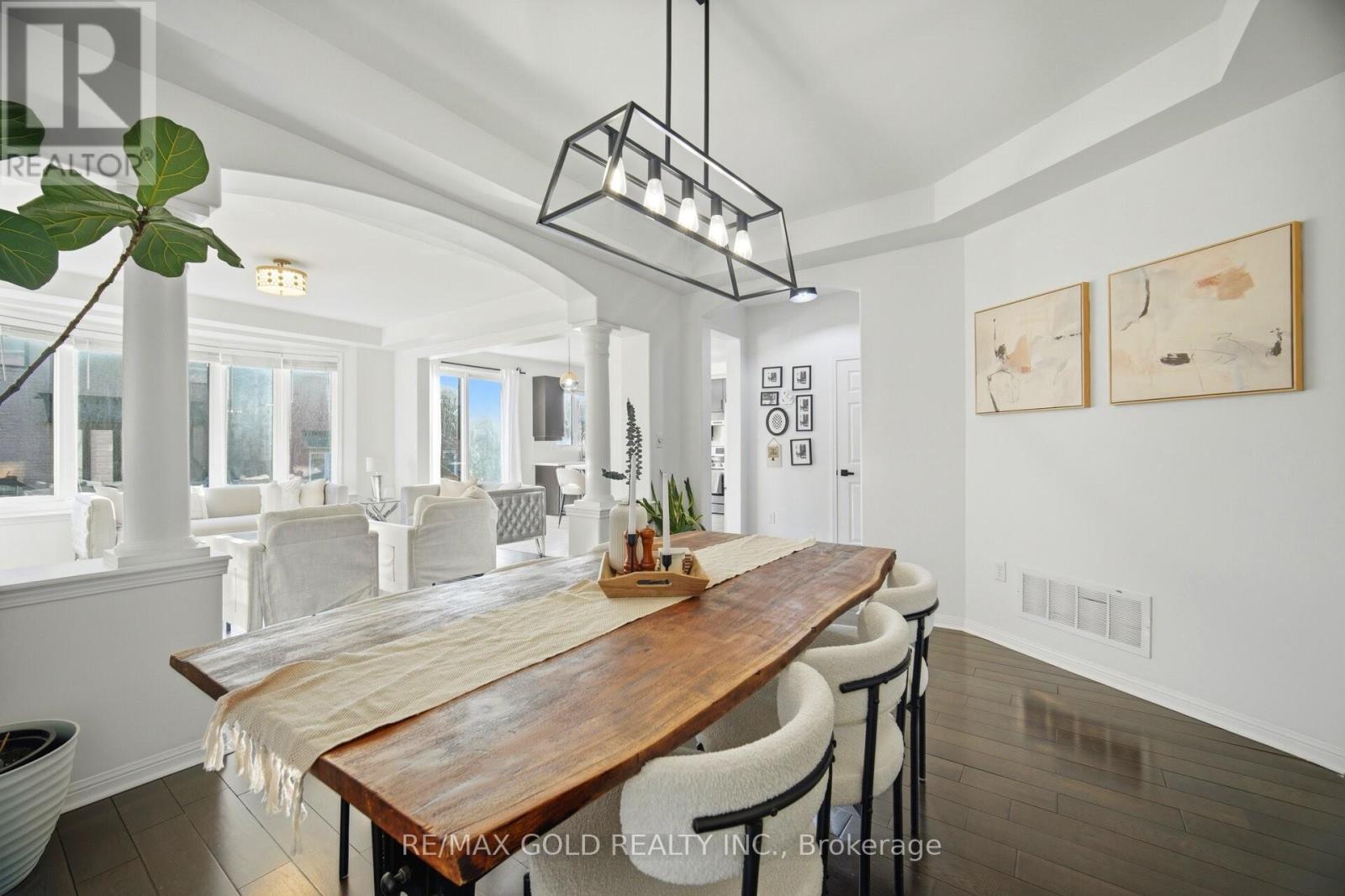 20 Peppermint Close, Brampton, Ontario L6P 3C7 - Photo 4 - W12991590