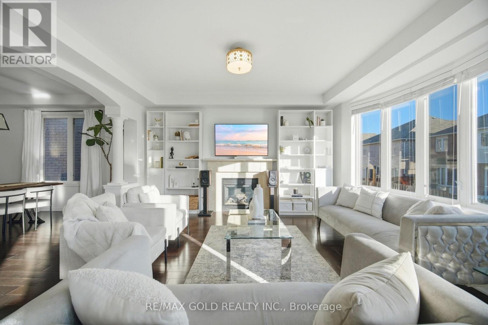 20 Peppermint Close, Brampton, Ontario L6P 3C7 - Photo 6 - W12991590