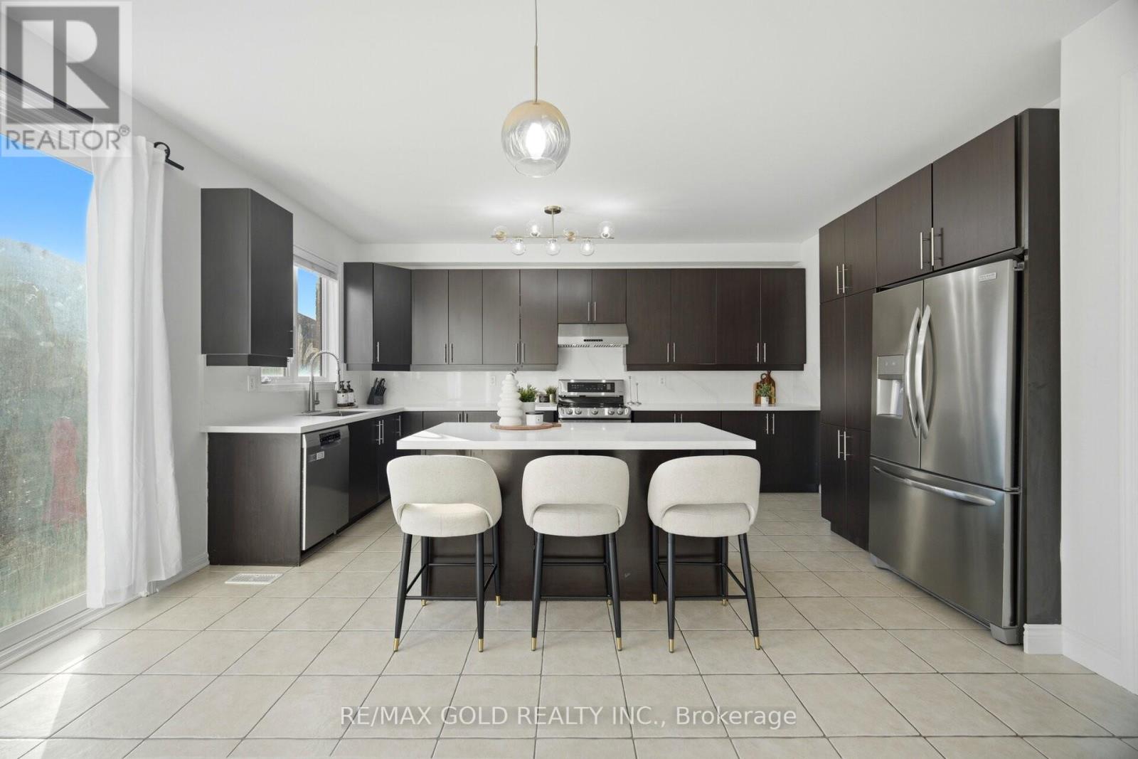 20 Peppermint Close, Brampton, Ontario L6P 3C7 - Photo 8 - W12991590