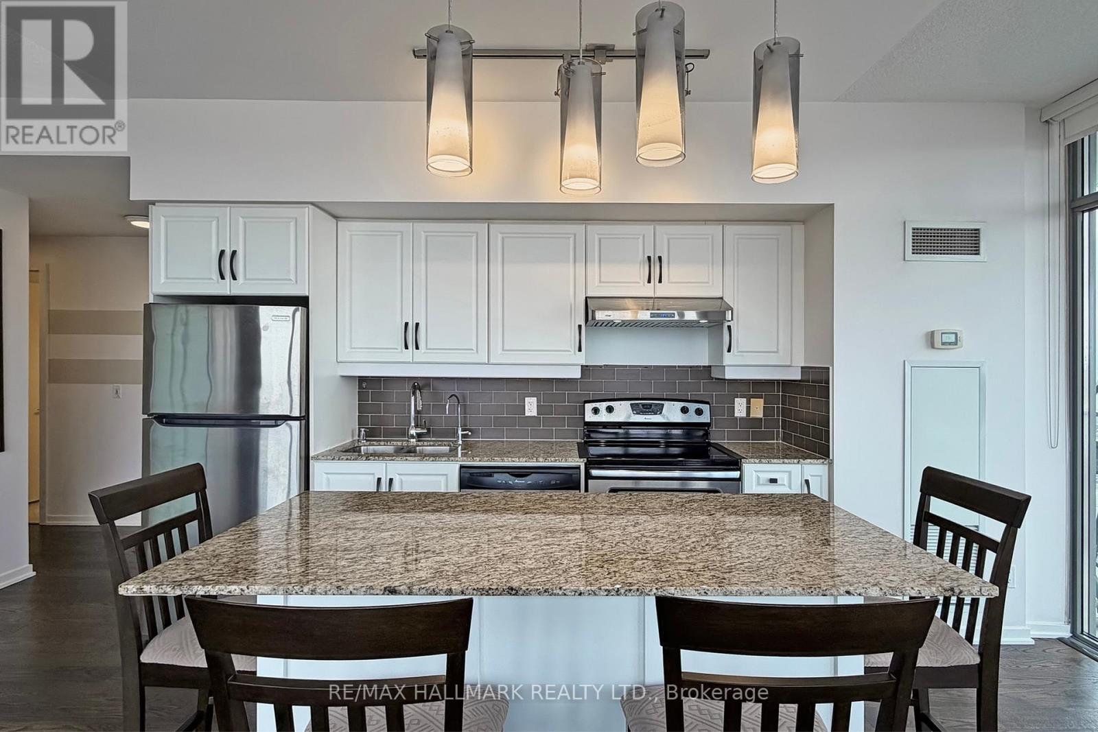 1613 - 103 The Queensway Way, Toronto, Ontario  M6S 5B3 - Photo 11 - W12991624