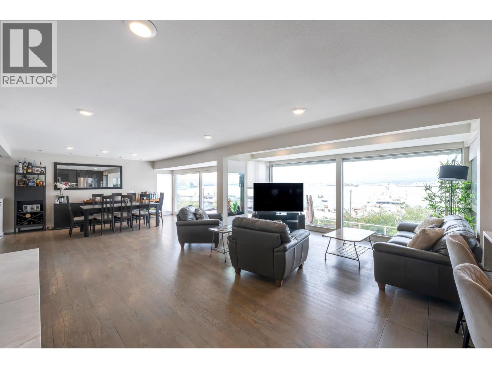 2385 Wall Street, Vancouver, British Columbia V5L 1B8 - Photo 13 - R3106240