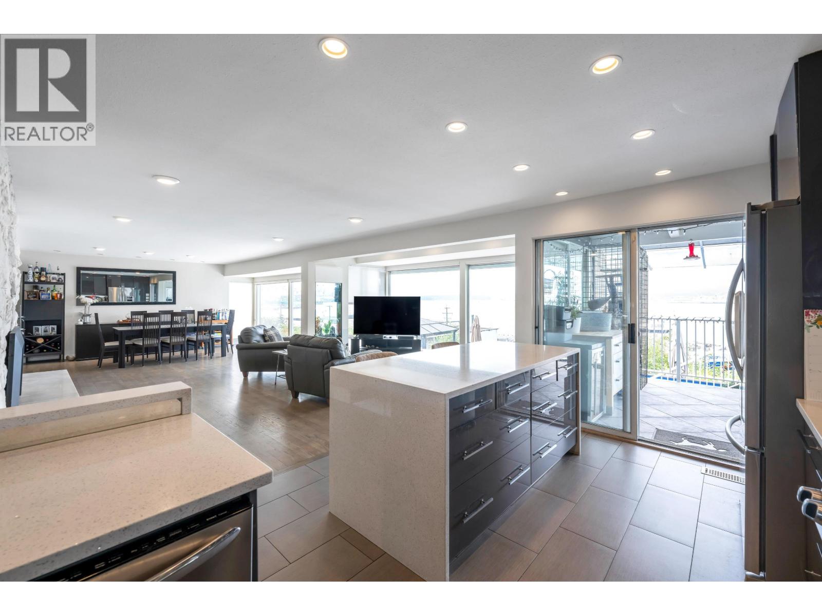 2385 Wall Street, Vancouver, British Columbia V5L 1B8 - Photo 11 - R3106240