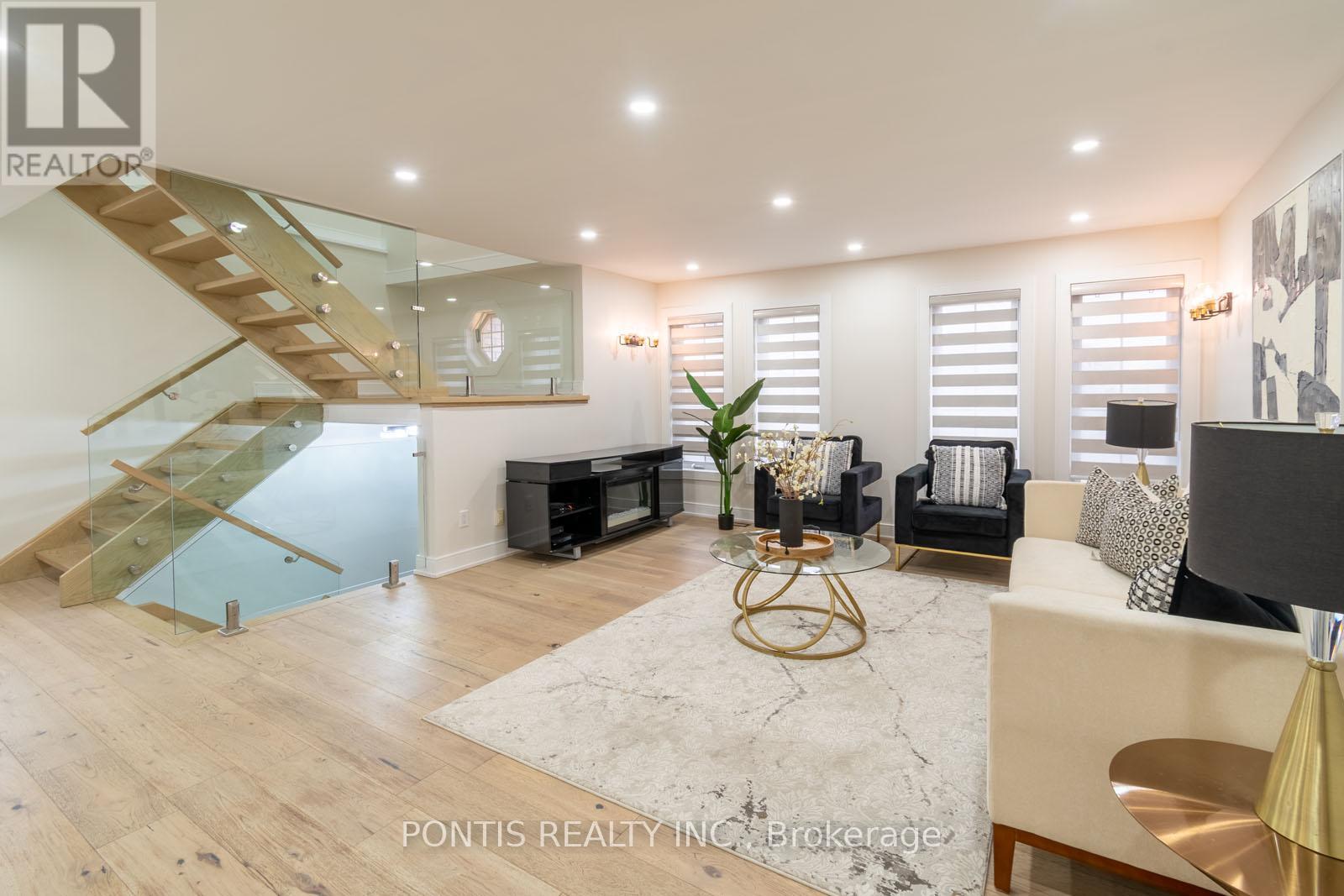 38 Kempenfelt Drive, Barrie, Ontario  L4M 1B9 - Photo 9 - S12989698