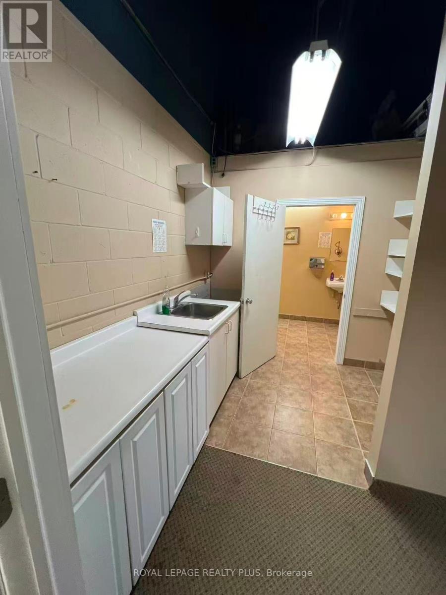 42 - 3065 Ridgeway Drive, Mississauga, Ontario  L5L 5M6 - Photo 5 - W12795136