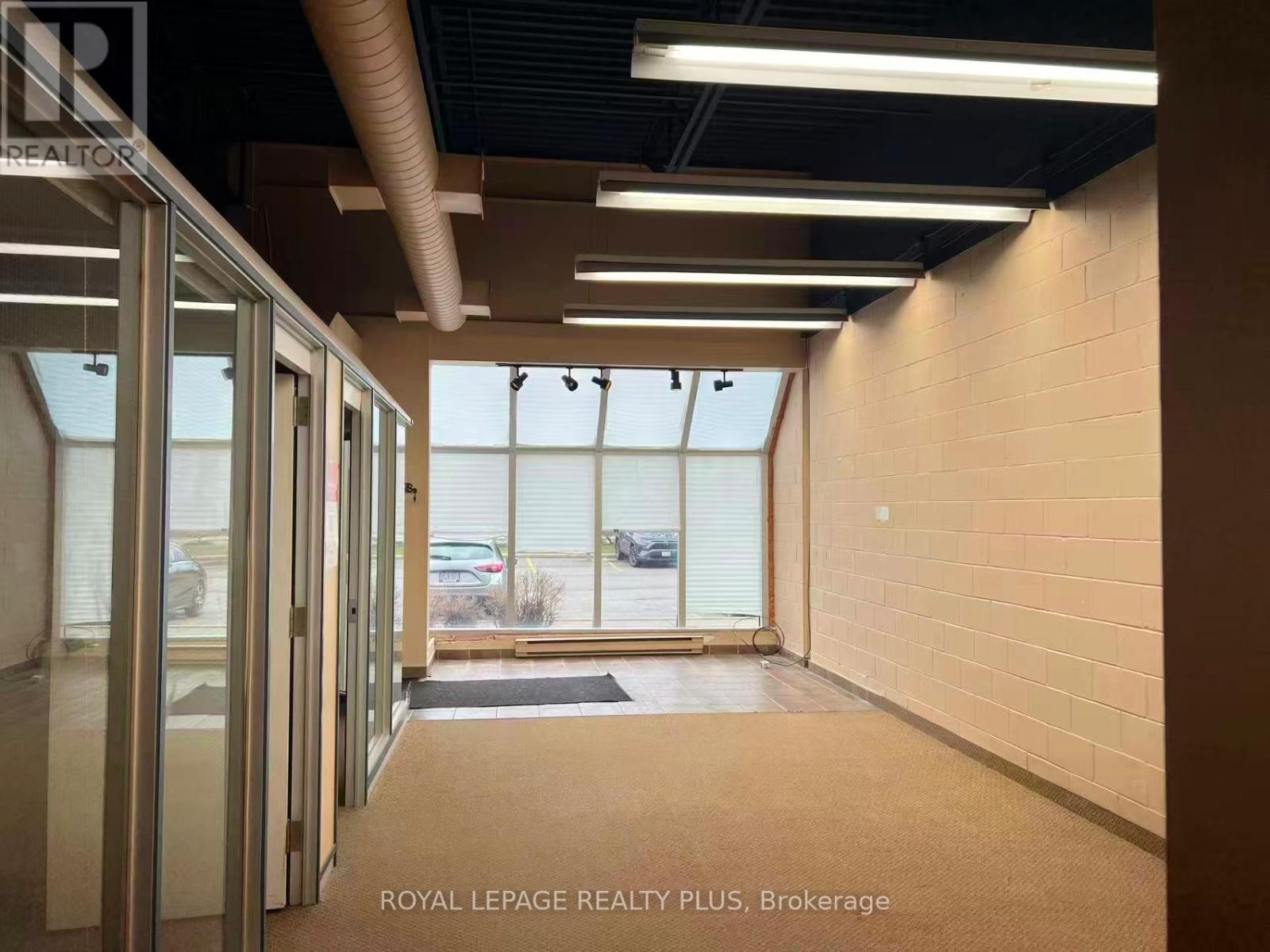 42 - 3065 Ridgeway Drive, Mississauga, Ontario  L5L 5M6 - Photo 2 - W12795136