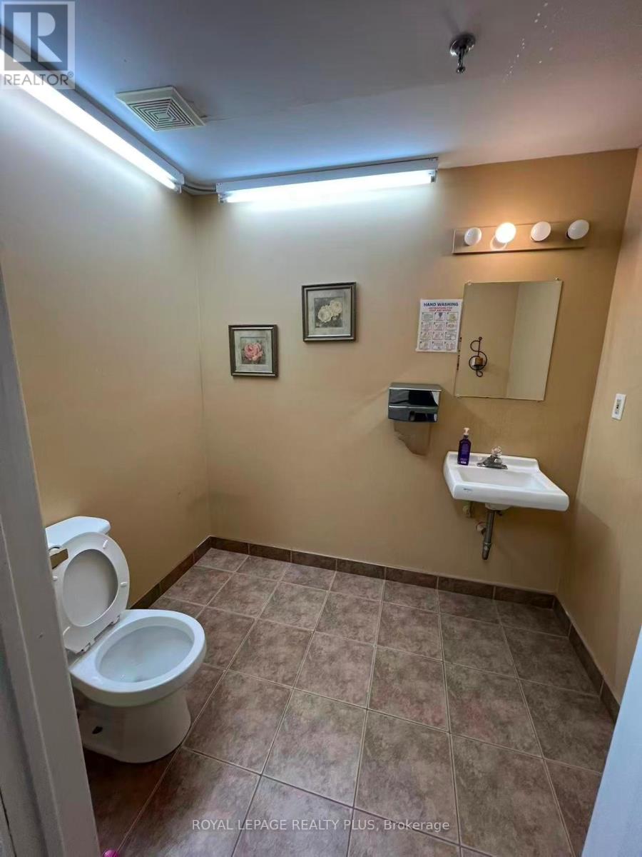 42 - 3065 Ridgeway Drive, Mississauga, Ontario  L5L 5M6 - Photo 3 - W12795136