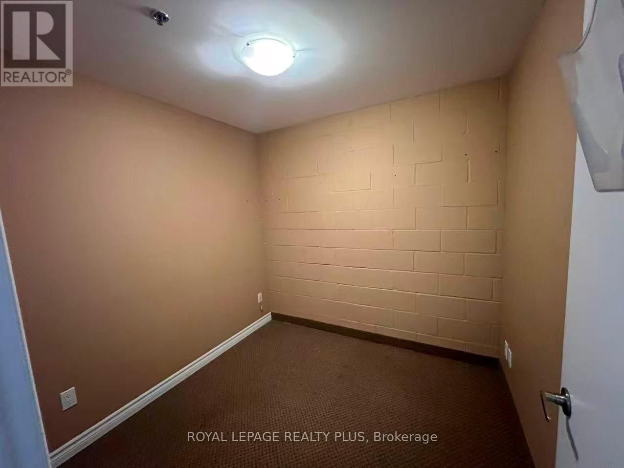 42 - 3065 Ridgeway Drive, Mississauga, Ontario  L5L 5M6 - Photo 4 - W12795136