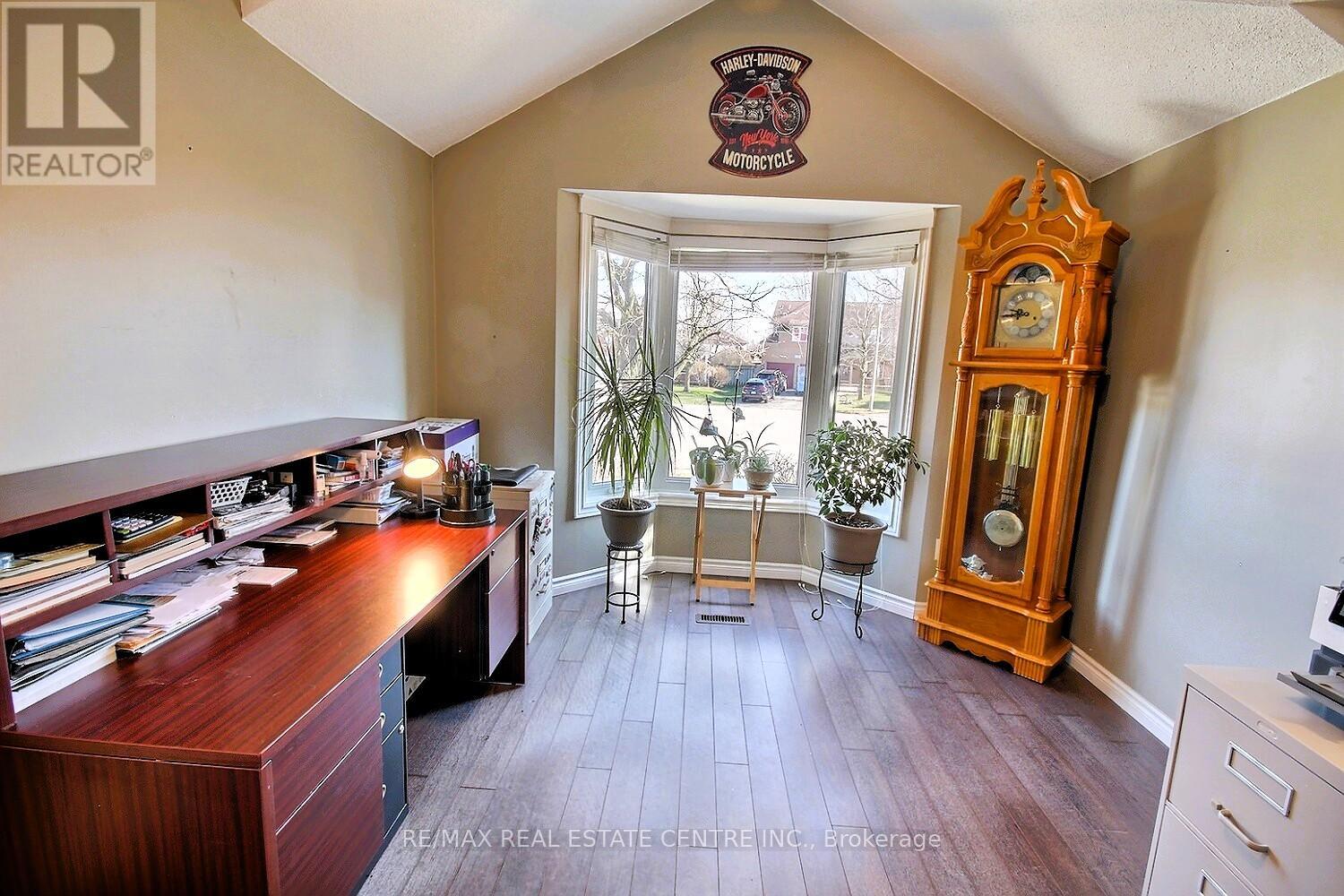 16 Sullivan Court, Cambridge, Ontario  N1S 5A4 - Photo 4 - X12991516