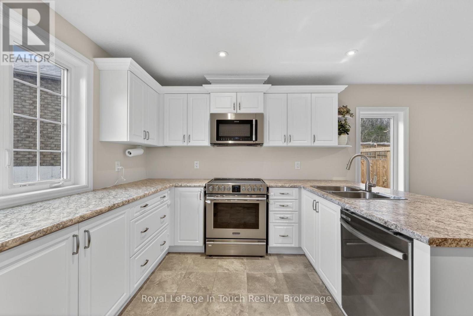 55 Hunter Avenue, Tay, Ontario  L0K 2A0 - Photo 6 - S12991688