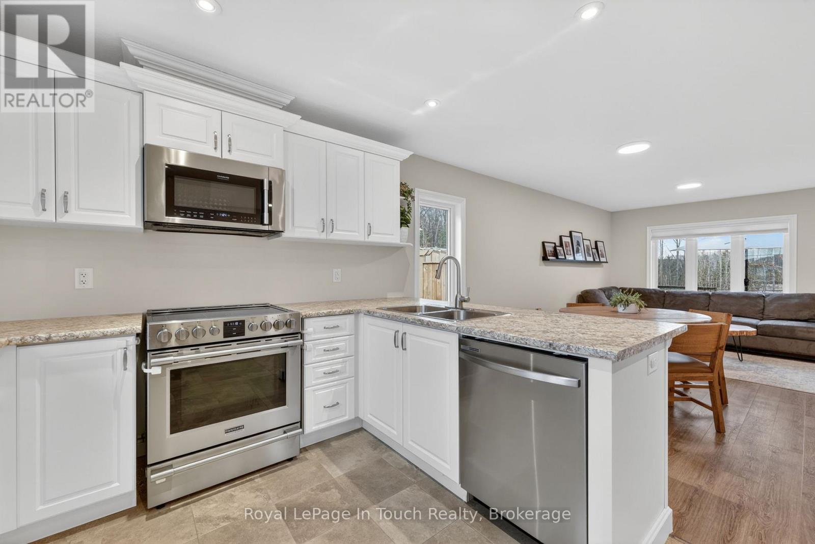 55 Hunter Avenue, Tay, Ontario  L0K 2A0 - Photo 7 - S12991688