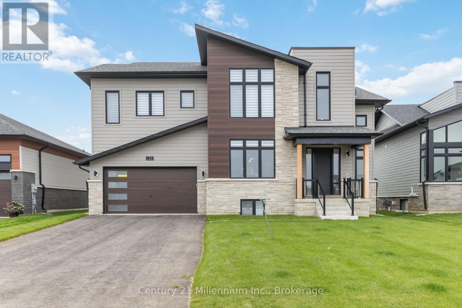 125 Stoneleigh Drive, Blue Mountains, Ontario  L9Y 4X5 - Photo 3 - X12991664