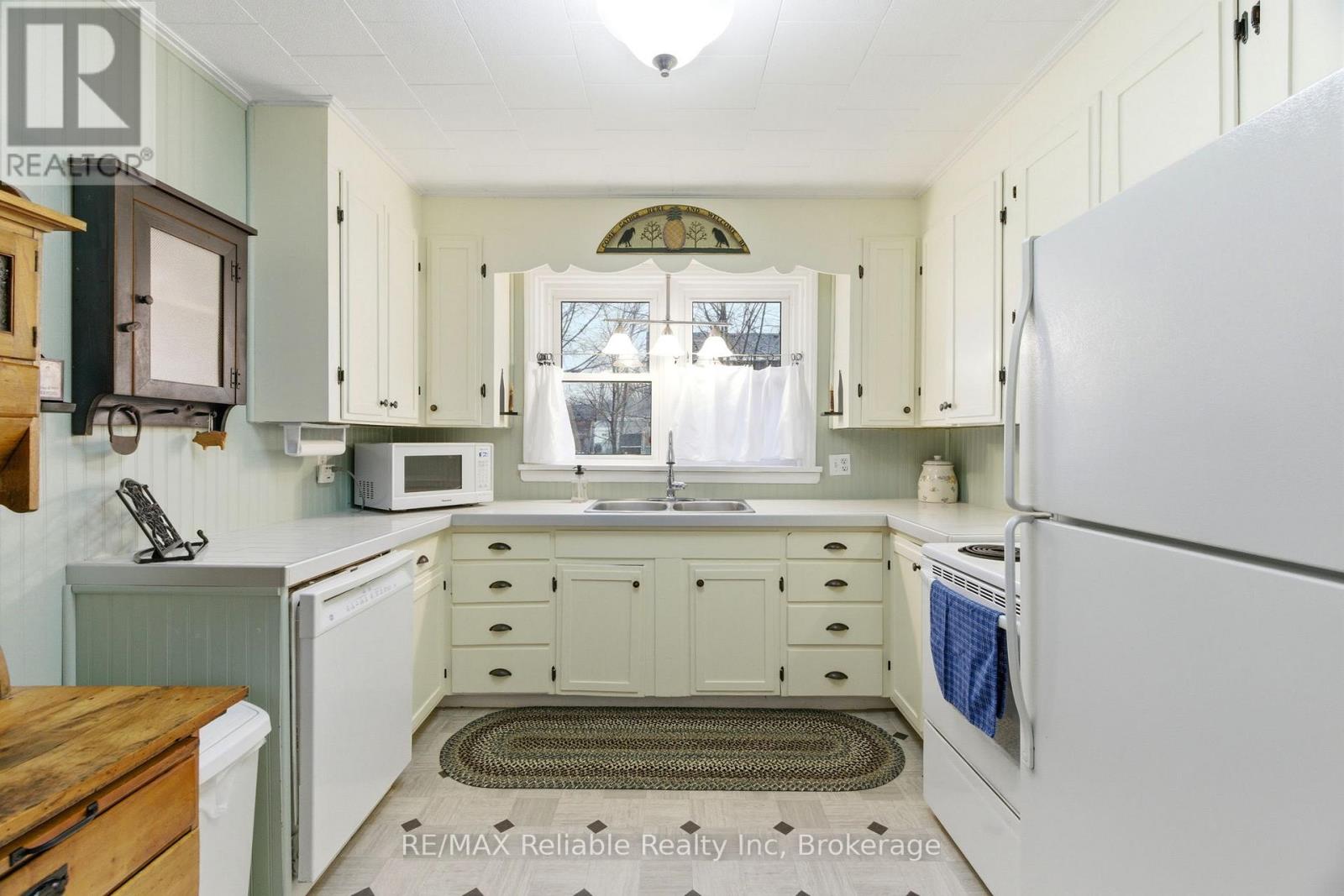 43 Jarvis Street N, Huron East, Ontario  N0K 1W0 - Photo 16 - X12991718