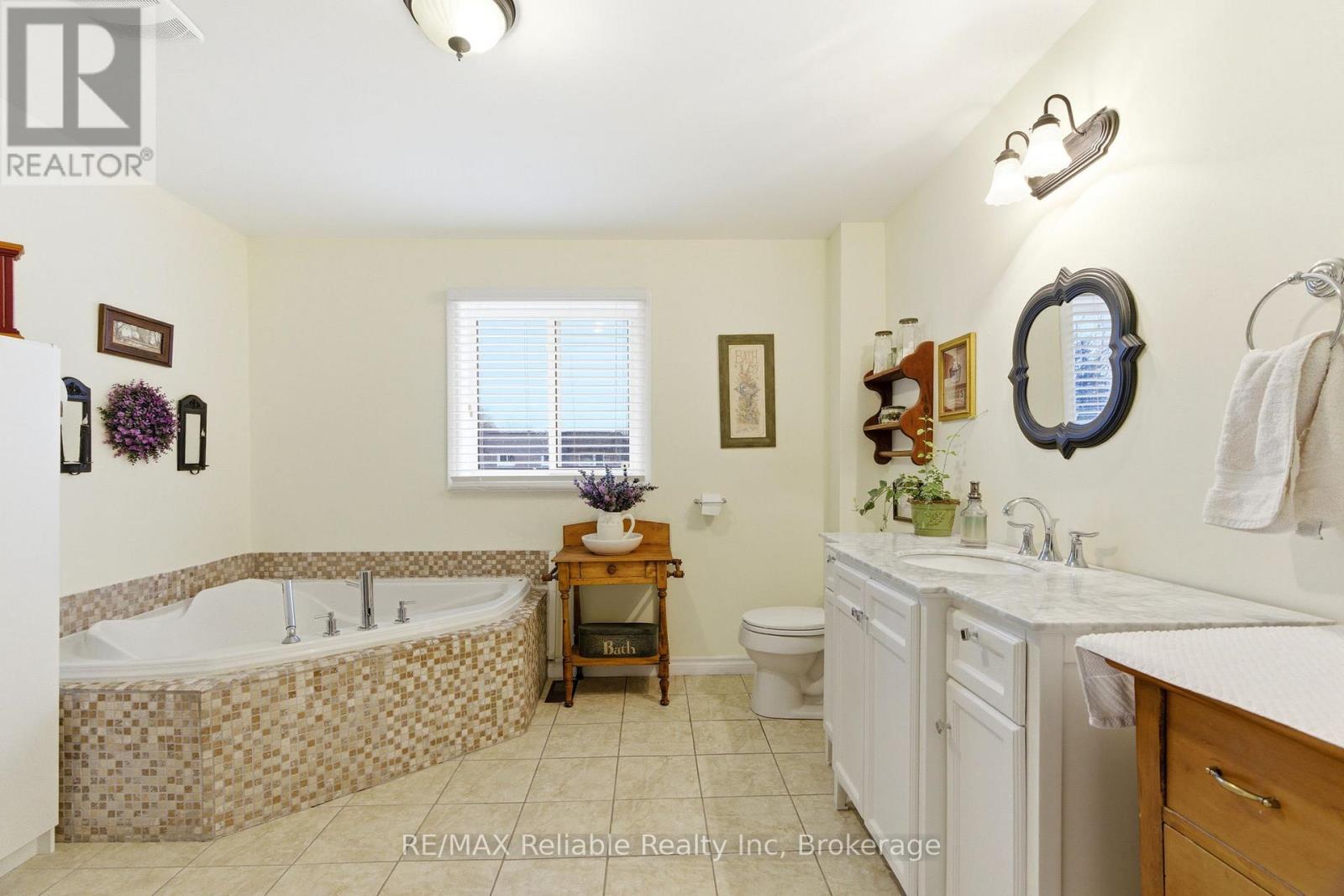 43 Jarvis Street N, Huron East, Ontario  N0K 1W0 - Photo 28 - X12991718