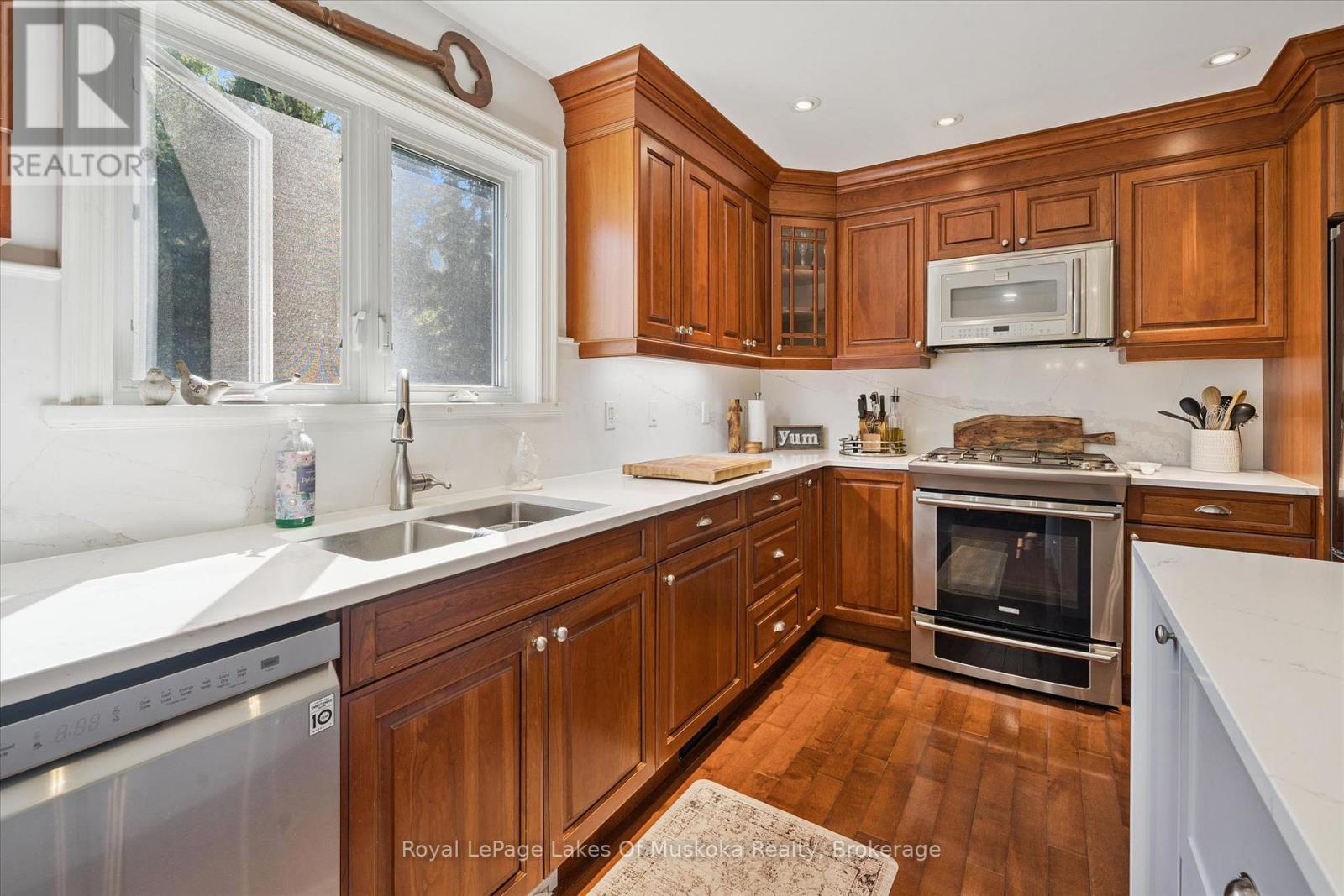 23 Thomas Crescent, Huntsville, Ontario  P1H 2M3 - Photo 28 - X12991824