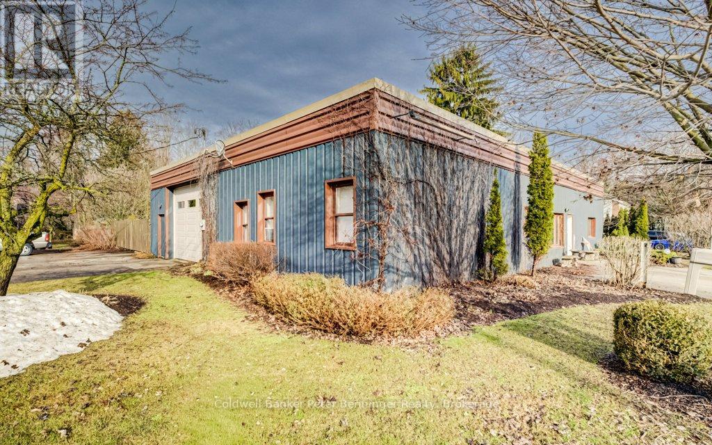 425 Mary Street, Brockton, Ontario N0G 2V0 - Photo 2 - X12991868