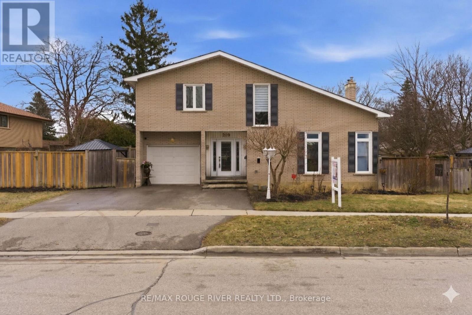 209 DARCY STREET, Oshawa, Ontario