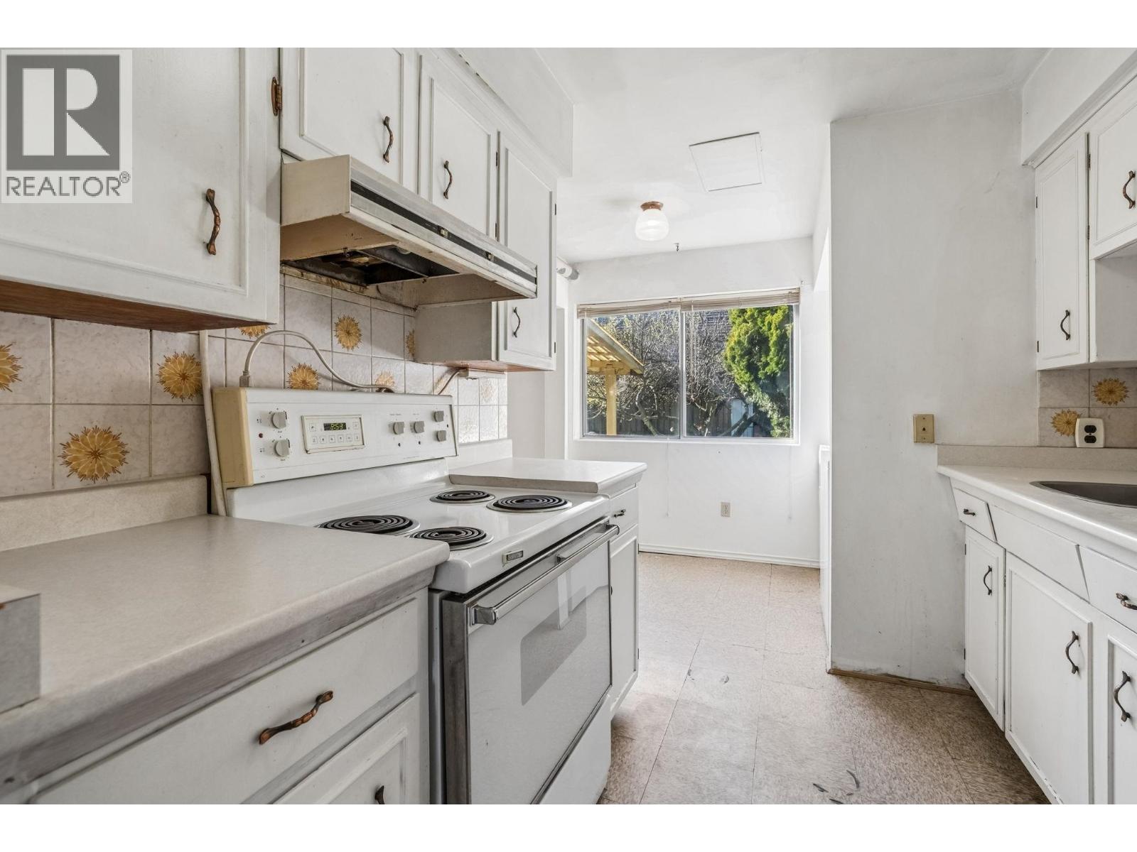 3740 Blundell Road, Richmond, British Columbia  V7C 1G4 - Photo 15 - R3109366