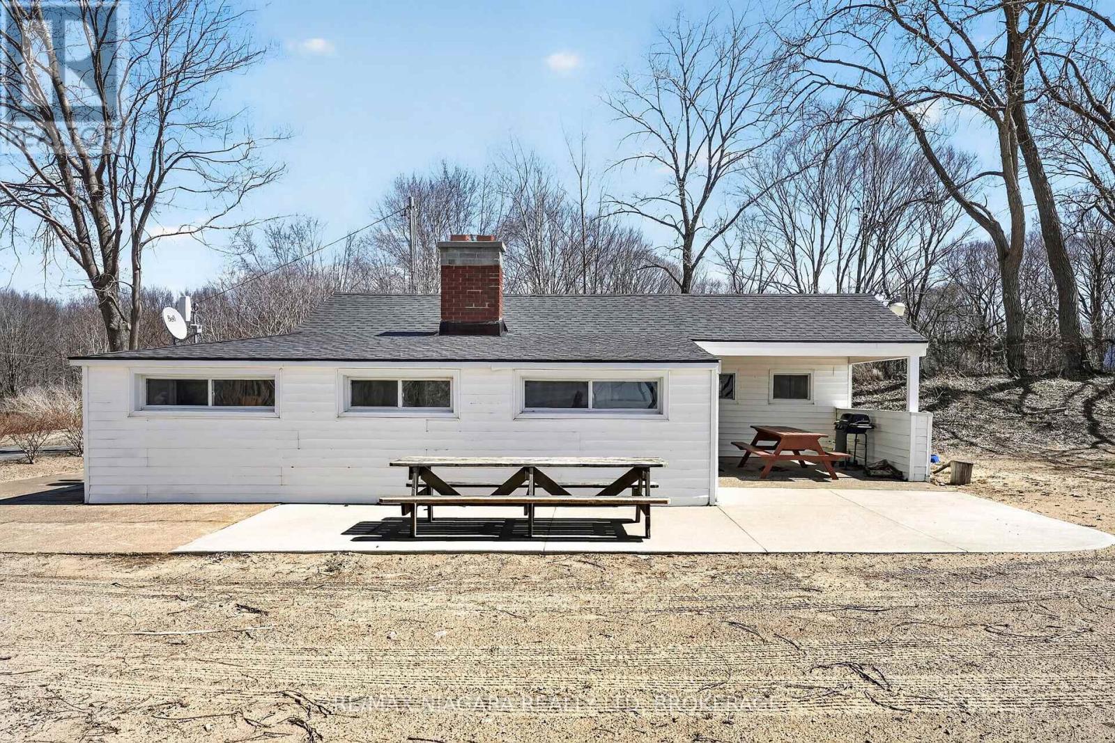 239 Pleasant Beach Road, Port Colborne (Sherkston), Ontario L0S 1R0 - Photo 2 - X12991784