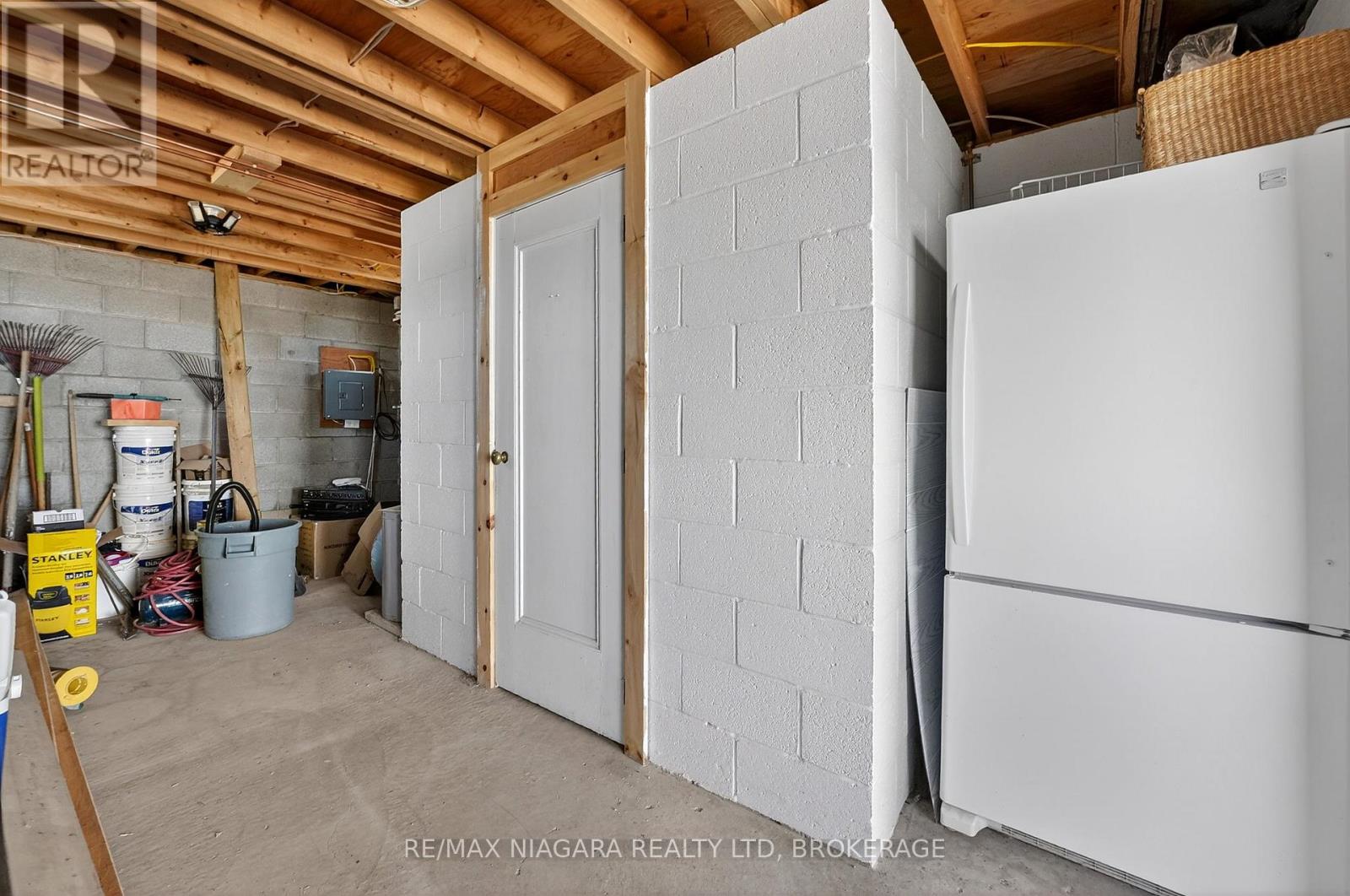 239 Pleasant Beach Road, Port Colborne (Sherkston), Ontario L0S 1R0 - Photo 33 - X12991784