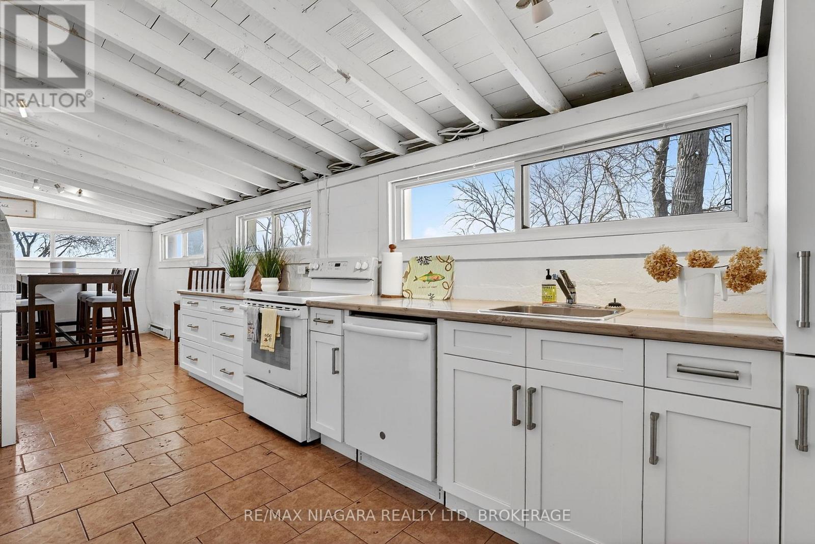 239 Pleasant Beach Road, Port Colborne (Sherkston), Ontario L0S 1R0 - Photo 5 - X12991784