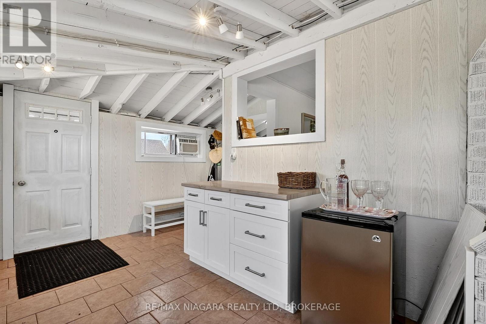 239 Pleasant Beach Road, Port Colborne (Sherkston), Ontario L0S 1R0 - Photo 9 - X12991784