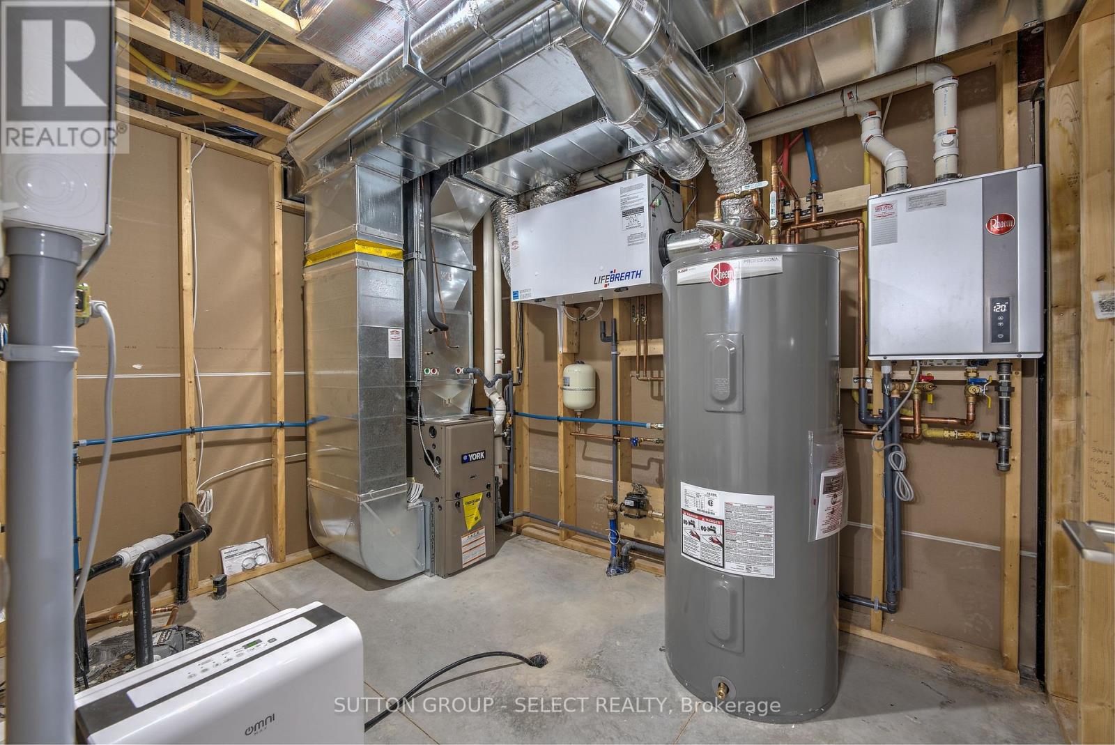 Photo 37 of 38 for 19 Lois Court