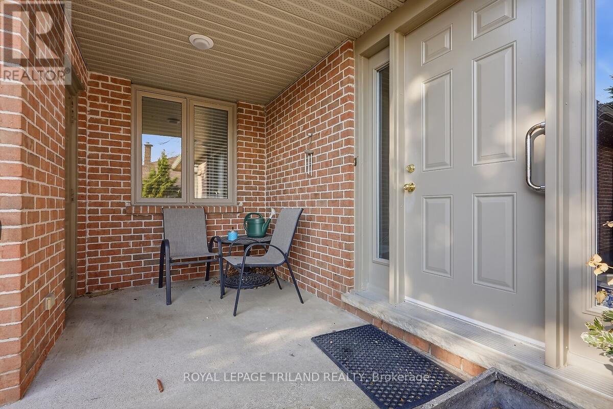 27 - 5 Cadeau Terrace, London South, Ontario  N6K 4H1 - Photo 5 - X12928008