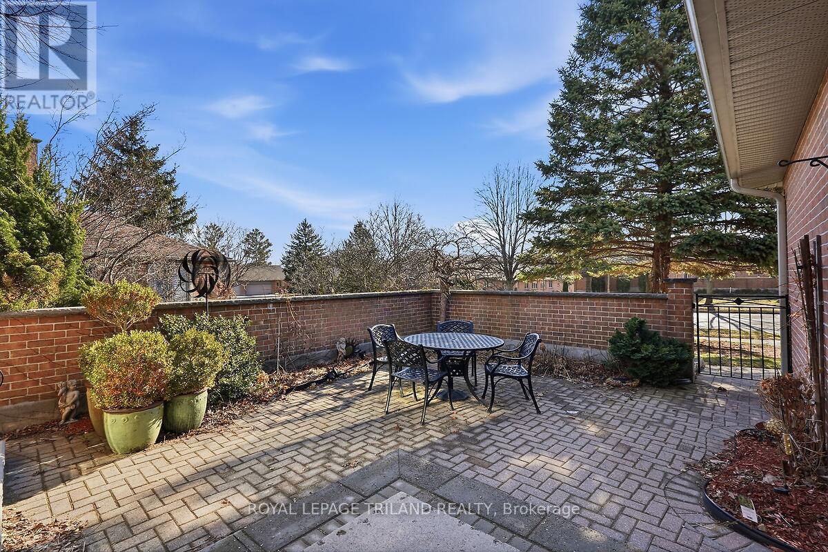 27 - 5 Cadeau Terrace, London South, Ontario  N6K 4H1 - Photo 4 - X12928008