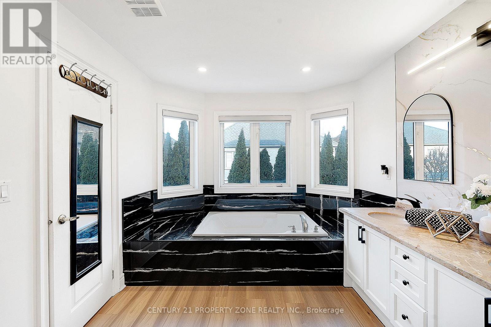 30 Grouse Lane, Brampton, Ontario L6Y 5L1 - Photo 14 - W12926576